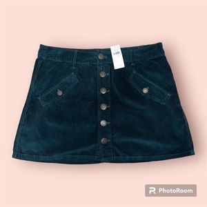 American Eagle dark green button up corduroy skirt size 12 short tag attached